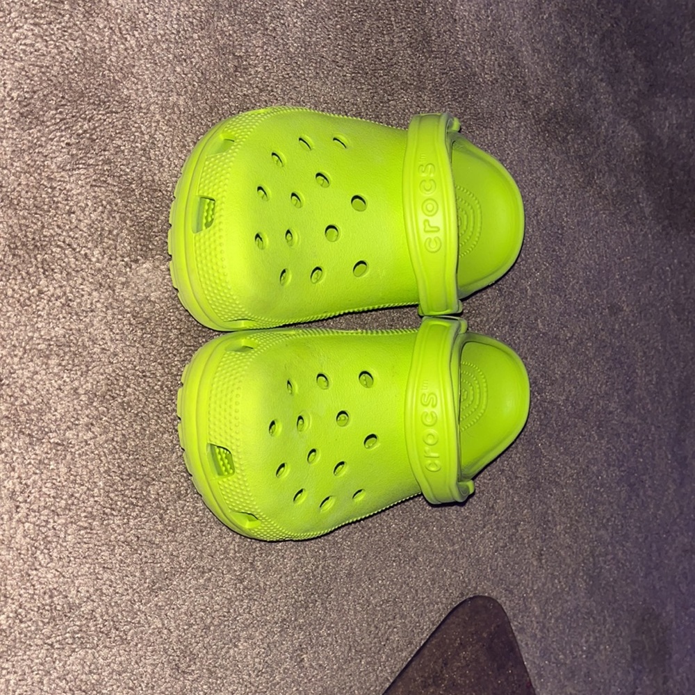 green crocs - Picture 2 of 3